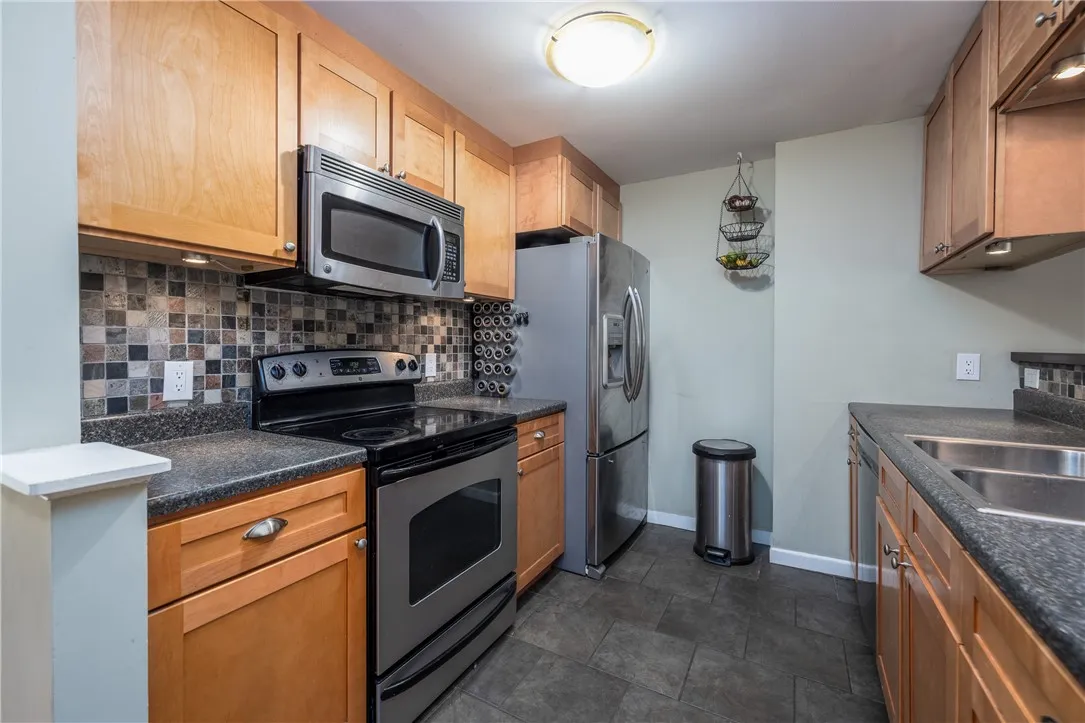 57 Broxbourne Drive, Perinton, New York 14450, Perinton, New York 14450, 2 Bedrooms Bedrooms, 4 Rooms Rooms,1 BathroomBathrooms,Residential,For Sale,57 Broxbourne Drive, Perinton, New York 14450,R1627690