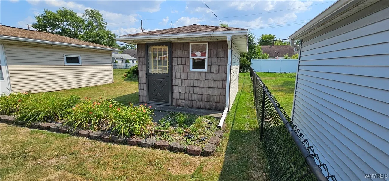 Insulated work shop/shed