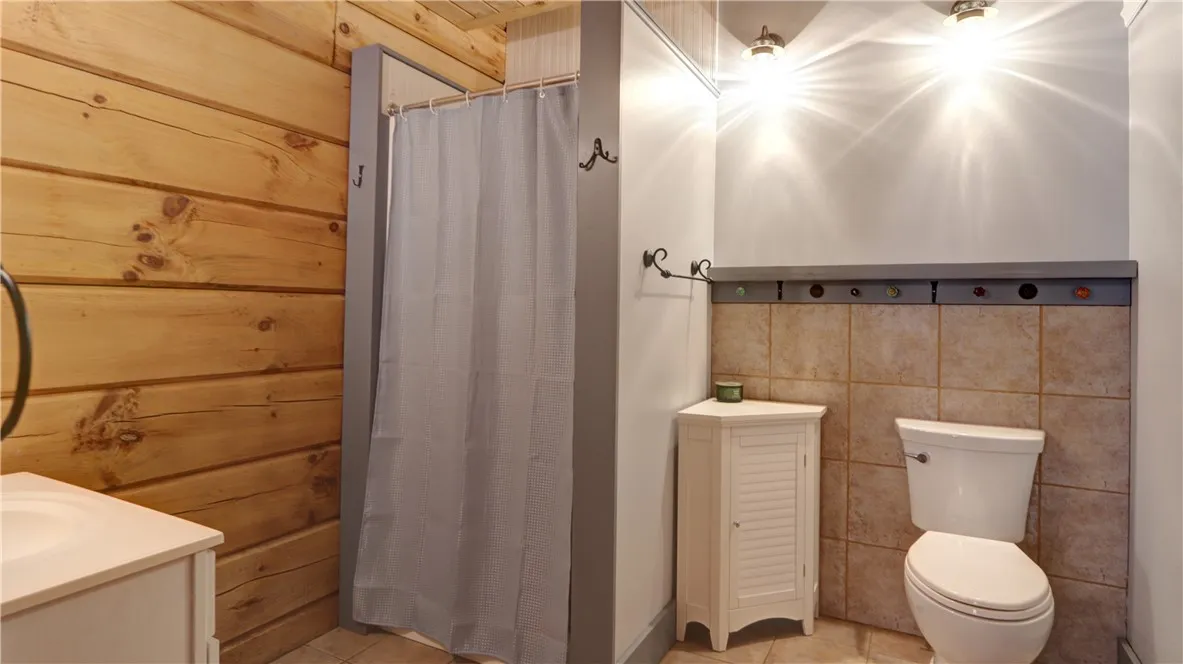 Full 1st floor Bath