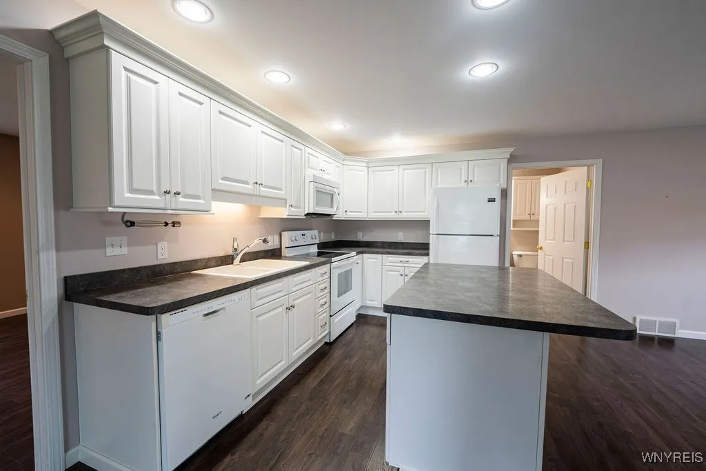 2509 Washington Street, Wheatfield, New York 14304, Wheatfield, New York 14304, 4 Bedrooms Bedrooms, 7 Rooms Rooms,3 BathroomsBathrooms,Residential,Closed,2509 Washington Street, Wheatfield, New York 14304,0,B1627923