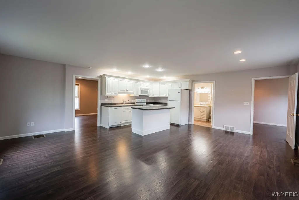 2509 Washington Street, Wheatfield, New York 14304, Wheatfield, New York 14304, 4 Bedrooms Bedrooms, 7 Rooms Rooms,3 BathroomsBathrooms,Residential,Closed,2509 Washington Street, Wheatfield, New York 14304,0,B1627923
