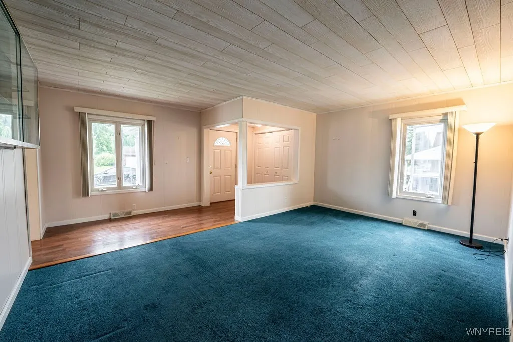 2509 Washington Street, Wheatfield, New York 14304, Wheatfield, New York 14304, 4 Bedrooms Bedrooms, 7 Rooms Rooms,3 BathroomsBathrooms,Residential,Closed,2509 Washington Street, Wheatfield, New York 14304,0,B1627923