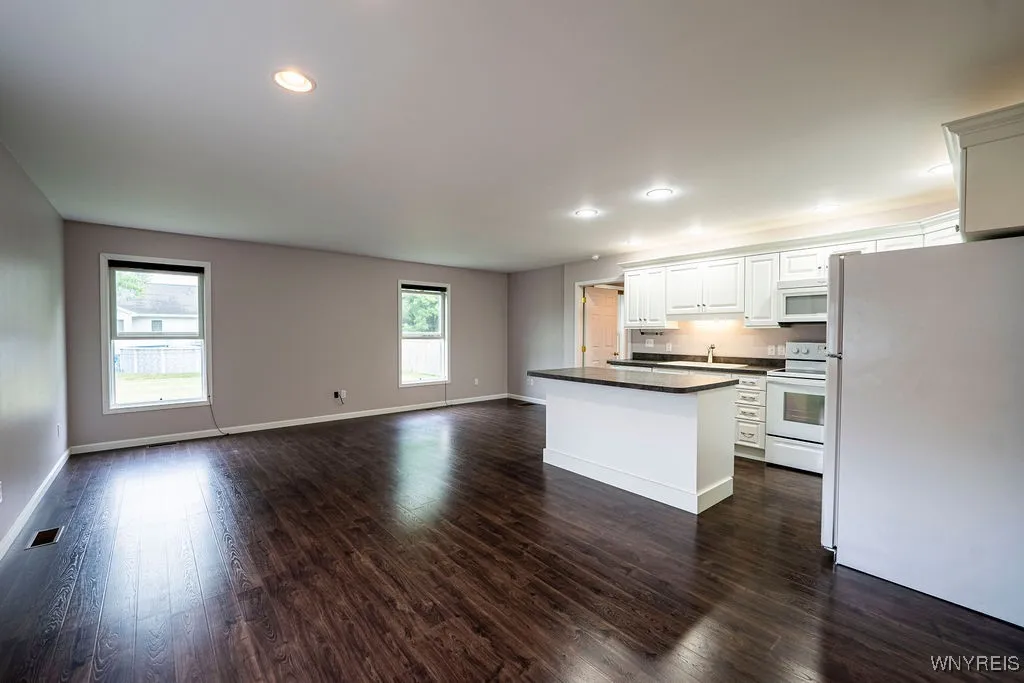 2509 Washington Street, Wheatfield, New York 14304, Wheatfield, New York 14304, 4 Bedrooms Bedrooms, 7 Rooms Rooms,3 BathroomsBathrooms,Residential,Closed,2509 Washington Street, Wheatfield, New York 14304,0,B1627923