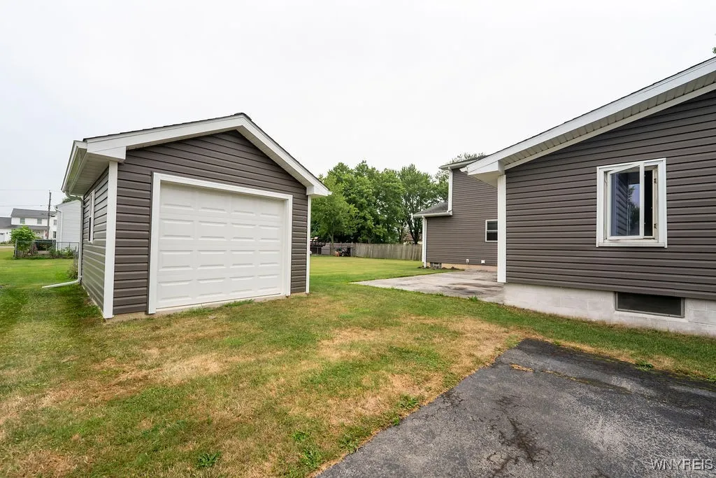 2509 Washington Street, Wheatfield, New York 14304, Wheatfield, New York 14304, 4 Bedrooms Bedrooms, 7 Rooms Rooms,3 BathroomsBathrooms,Residential,Closed,2509 Washington Street, Wheatfield, New York 14304,0,B1627923