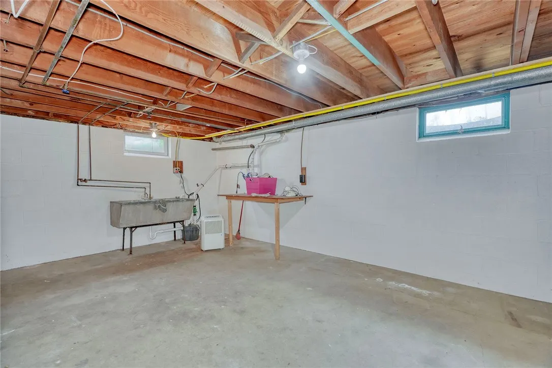 27 Crest Road, Perinton, New York 14445, Perinton, New York 14445, 4 Bedrooms Bedrooms, 7 Rooms Rooms,2 BathroomsBathrooms,Residential,Closed,27 Crest Road, Perinton, New York 14445,0,R1628144