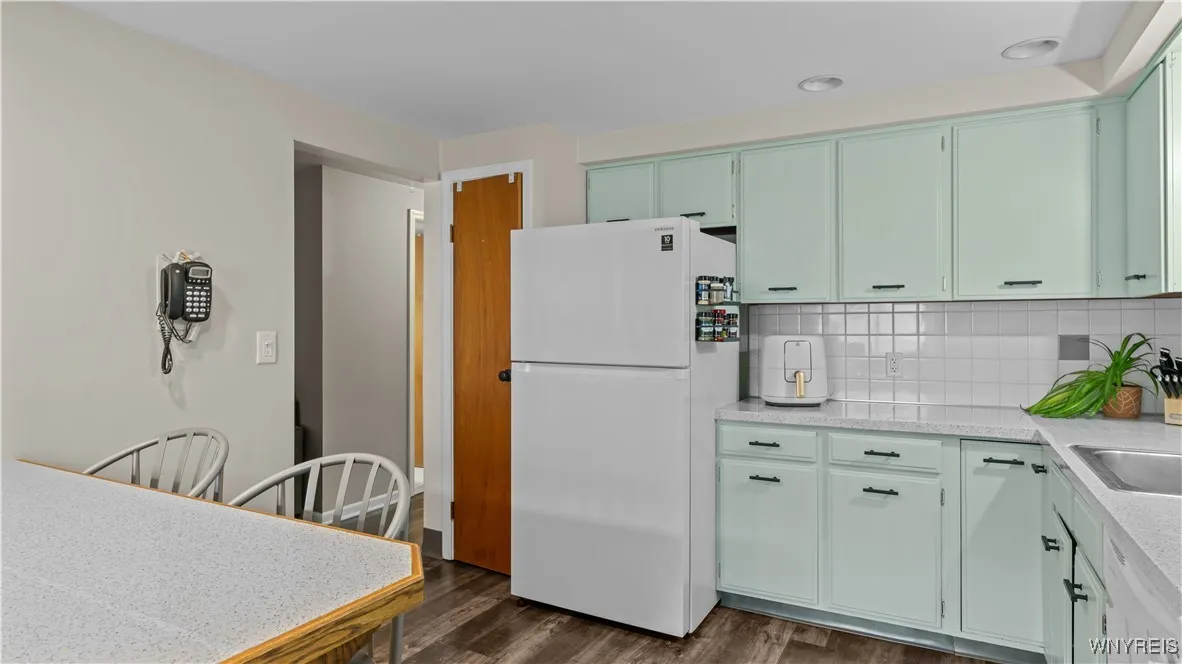 165 Old Lyme Drive 5, Amherst, New York 14221, Amherst, New York 14221, 2 Bedrooms Bedrooms, 6 Rooms Rooms,1 BathroomBathrooms,Residential,For Sale,165 Old Lyme Drive 5, Amherst, New York 14221,B1627191