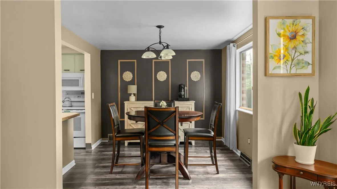 165 Old Lyme Drive 5, Amherst, New York 14221, Amherst, New York 14221, 2 Bedrooms Bedrooms, 6 Rooms Rooms,1 BathroomBathrooms,Residential,For Sale,165 Old Lyme Drive 5, Amherst, New York 14221,B1627191