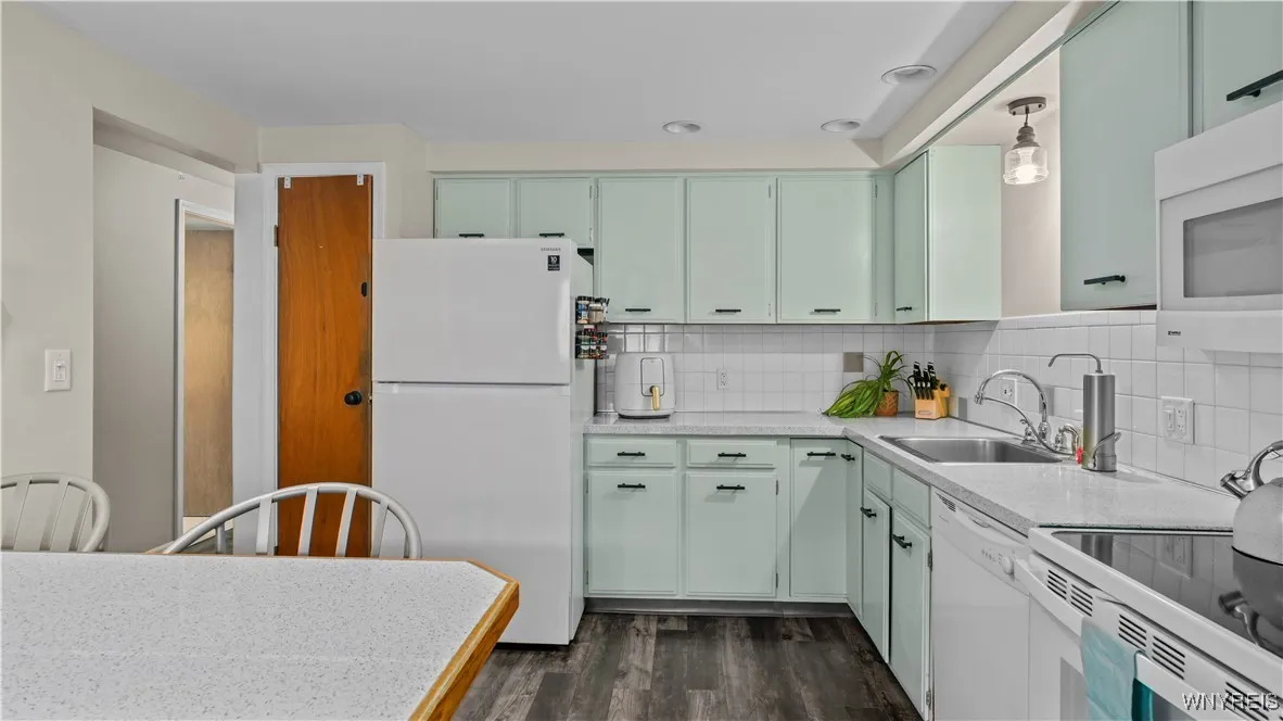 165 Old Lyme Drive 5, Amherst, New York 14221, Amherst, New York 14221, 2 Bedrooms Bedrooms, 6 Rooms Rooms,1 BathroomBathrooms,Residential,For Sale,165 Old Lyme Drive 5, Amherst, New York 14221,B1627191
