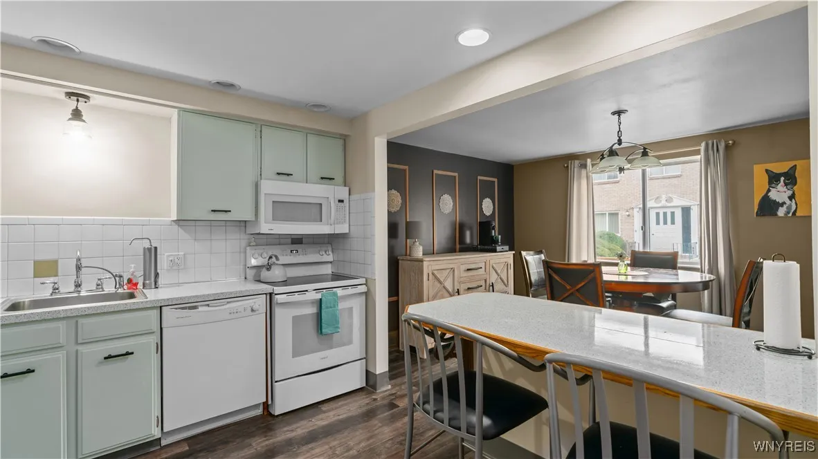 165 Old Lyme Drive 5, Amherst, New York 14221, Amherst, New York 14221, 2 Bedrooms Bedrooms, 6 Rooms Rooms,1 BathroomBathrooms,Residential,For Sale,165 Old Lyme Drive 5, Amherst, New York 14221,B1627191