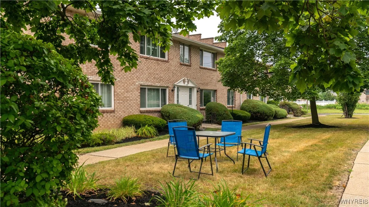 165 Old Lyme Drive 5, Amherst, New York 14221, Amherst, New York 14221, 2 Bedrooms Bedrooms, 6 Rooms Rooms,1 BathroomBathrooms,Residential,For Sale,165 Old Lyme Drive 5, Amherst, New York 14221,B1627191
