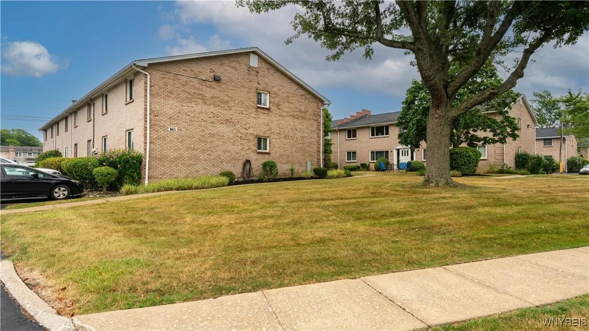 165 Old Lyme Drive 5, Amherst, New York 14221, Amherst, New York 14221, 2 Bedrooms Bedrooms, 6 Rooms Rooms,1 BathroomBathrooms,Residential,For Sale,165 Old Lyme Drive 5, Amherst, New York 14221,B1627191
