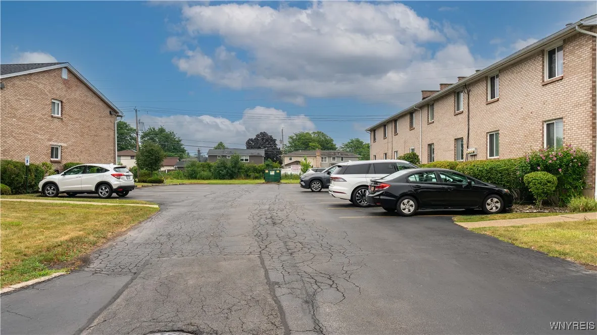 165 Old Lyme Drive 5, Amherst, New York 14221, Amherst, New York 14221, 2 Bedrooms Bedrooms, 6 Rooms Rooms,1 BathroomBathrooms,Residential,For Sale,165 Old Lyme Drive 5, Amherst, New York 14221,B1627191