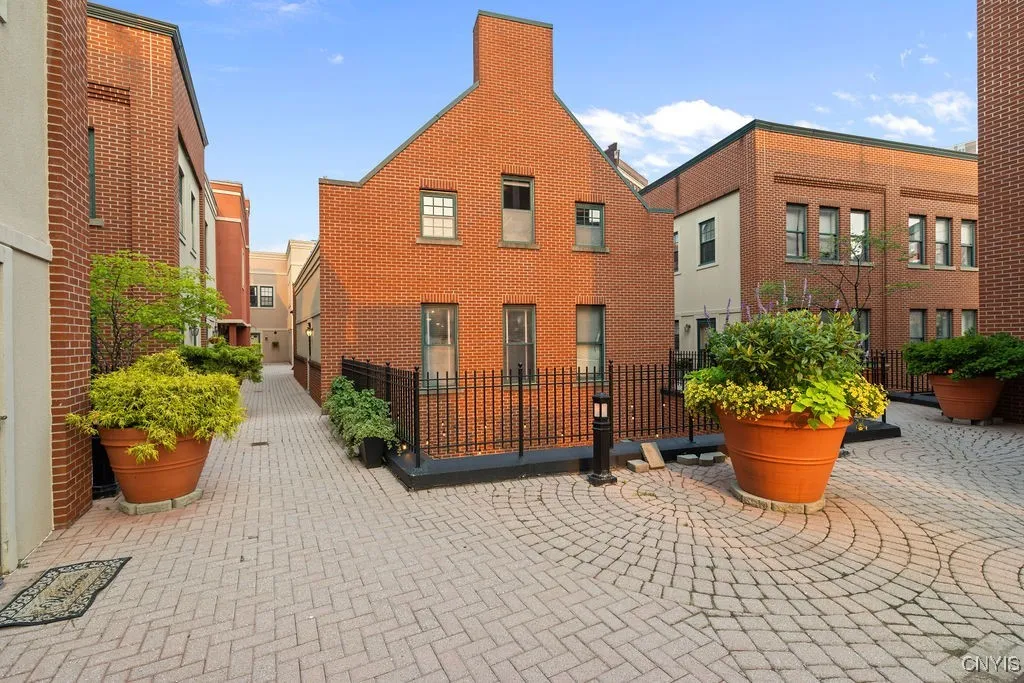 133 Walton Street 138, Syracuse, New York 13202, Syracuse, New York 13202, 2 Bedrooms Bedrooms, 7 Rooms Rooms,2 BathroomsBathrooms,Residential,Closed,133 Walton Street 138, Syracuse, New York 13202,0,S1627755