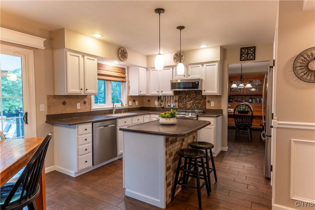 8279 Dampier Circle, Clay, New York 13090, Clay, New York 13090, 3 Bedrooms Bedrooms, 7 Rooms Rooms,2 BathroomsBathrooms,Residential,Closed,8279 Dampier Circle, Clay, New York 13090,0,S1626467