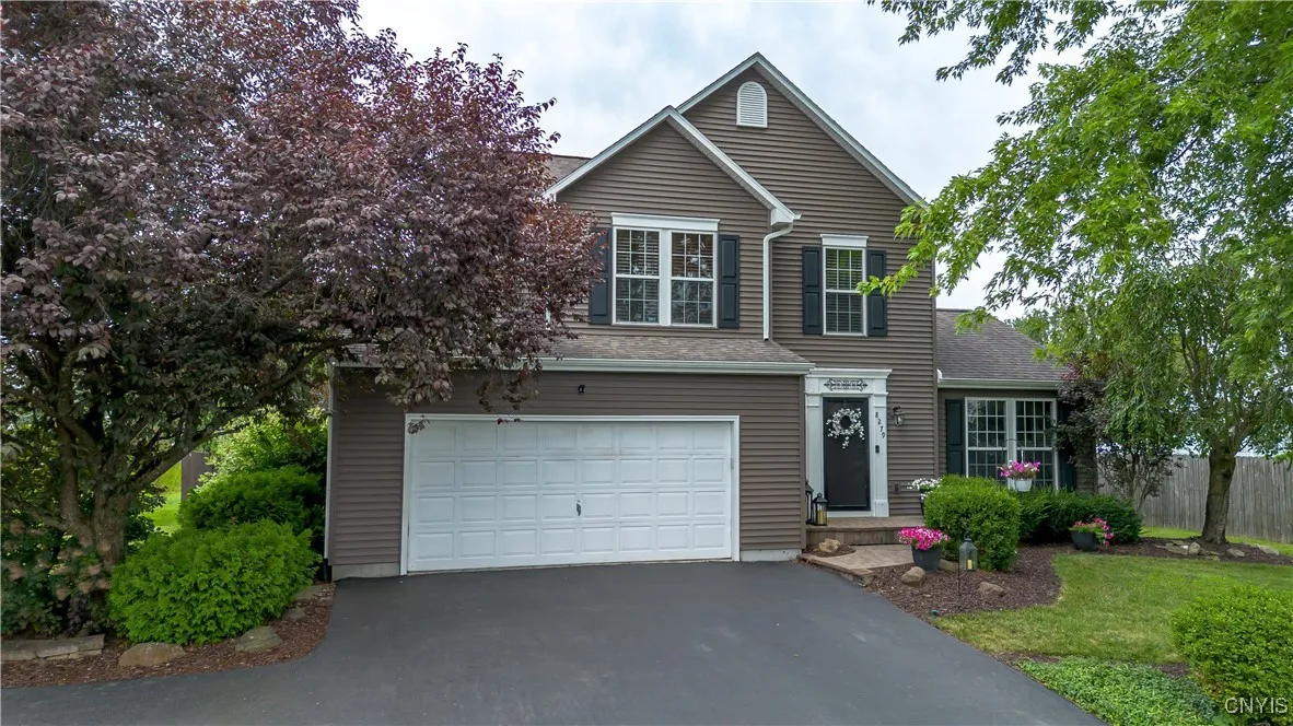 8279 Dampier Circle, Clay, New York 13090, Clay, New York 13090, 3 Bedrooms Bedrooms, 7 Rooms Rooms,2 BathroomsBathrooms,Residential,Closed,8279 Dampier Circle, Clay, New York 13090,0,S1626467