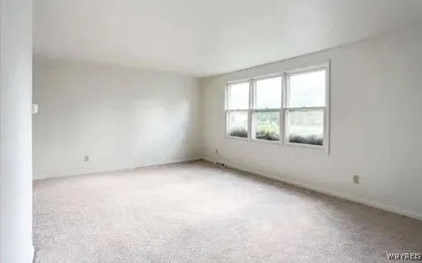 258 Left Sundridge, Amherst, New York 14228, Amherst, New York 14228, 3 Bedrooms Bedrooms, 5 Rooms Rooms,1 BathroomBathrooms,Residential Lease,For Rent,258 Left Sundridge, Amherst, New York 14228,B1628162