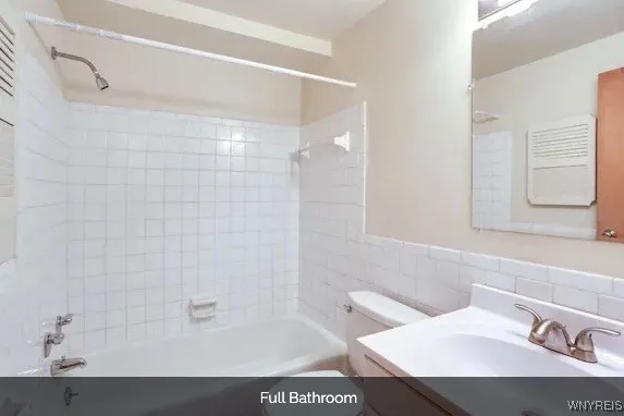 2475 #7 Sheridan Drive, Amherst, New York 14150, Amherst, New York 14150, 1 Bedroom Bedrooms, 3 Rooms Rooms,1 BathroomBathrooms,Residential Lease,For Rent,2475 #7 Sheridan Drive, Amherst, New York 14150,B1628190