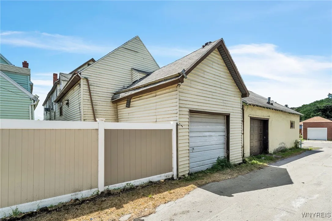 824 Clinton Street, Buffalo, New York 14210, Buffalo, New York 14210, 3 Bedrooms Bedrooms, ,4 BathroomsBathrooms,Residential,For Sale,824 Clinton Street, Buffalo, New York 14210,B1620224