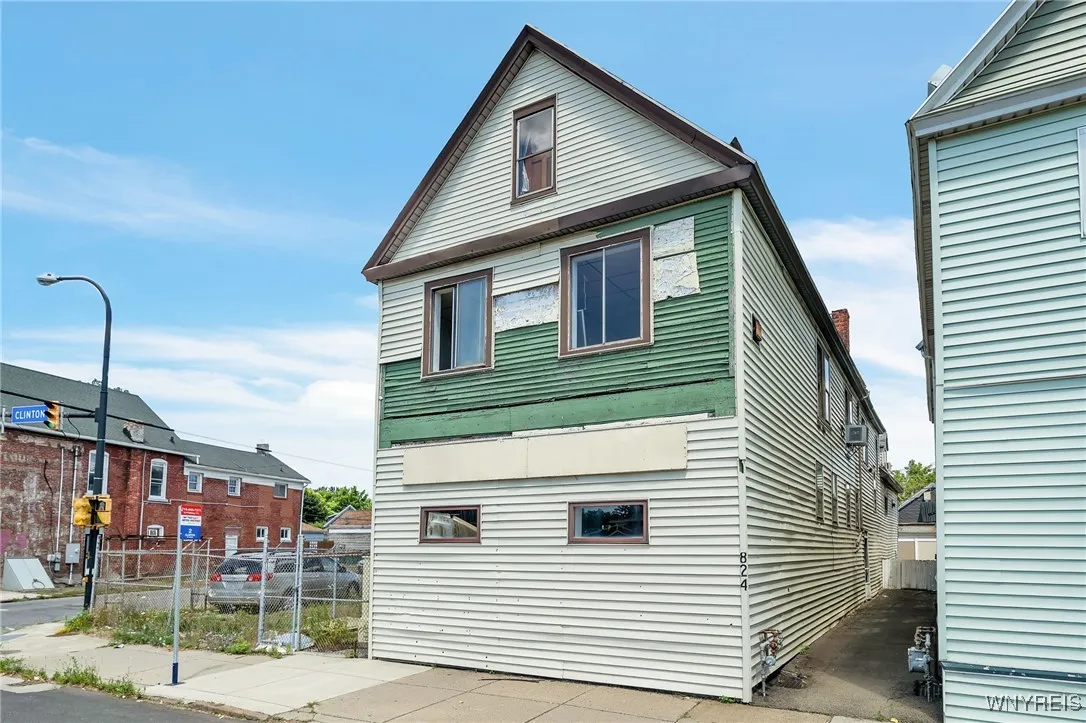824 Clinton Street, Buffalo, New York 14210, Buffalo, New York 14210, 3 Bedrooms Bedrooms, ,4 BathroomsBathrooms,Residential,For Sale,824 Clinton Street, Buffalo, New York 14210,B1620224