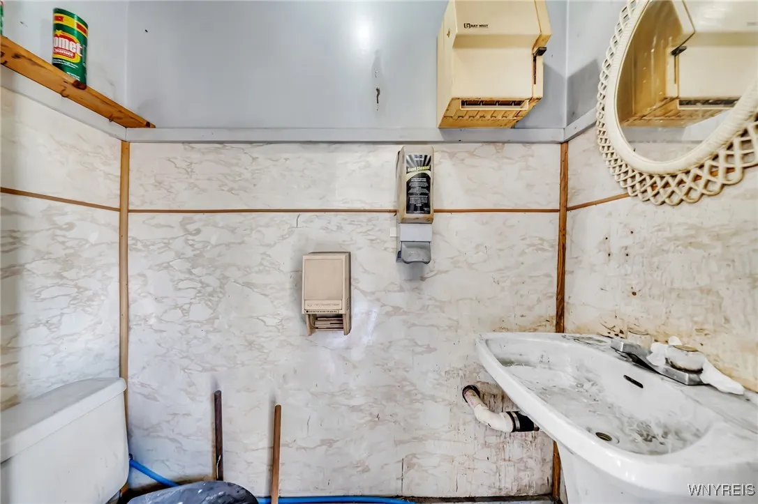 824 Clinton Street, Buffalo, New York 14210, Buffalo, New York 14210, 3 Bedrooms Bedrooms, ,4 BathroomsBathrooms,Residential,For Sale,824 Clinton Street, Buffalo, New York 14210,B1620224