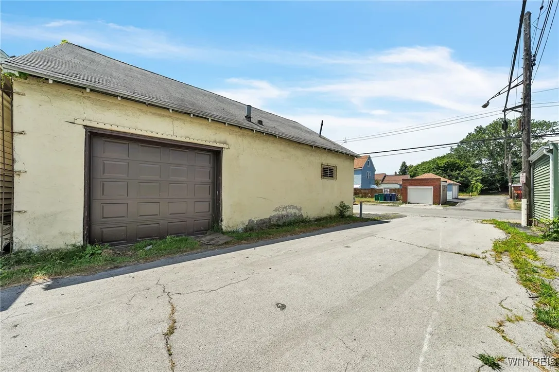 824 Clinton Street, Buffalo, New York 14210, Buffalo, New York 14210, 3 Bedrooms Bedrooms, ,4 BathroomsBathrooms,Residential,For Sale,824 Clinton Street, Buffalo, New York 14210,B1620224