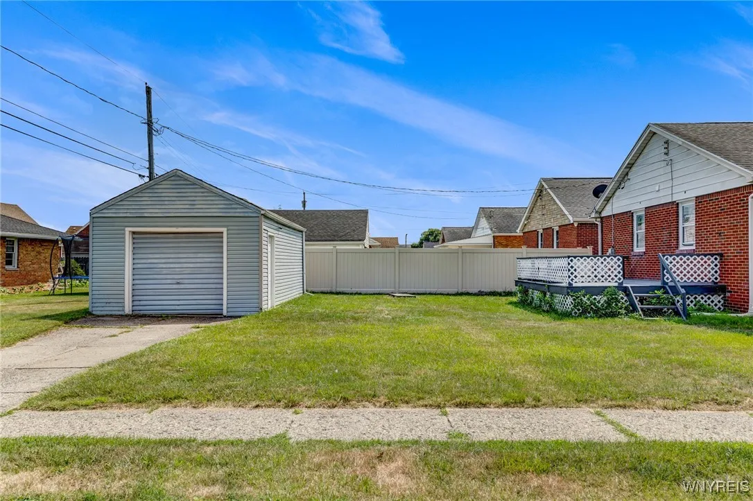 191 Eastland Parkway, Cheektowaga, New York 14225, Cheektowaga, New York 14225, 3 Bedrooms Bedrooms, 6 Rooms Rooms,1 BathroomBathrooms,Residential,For Sale,191 Eastland Parkway, Cheektowaga, New York 14225,B1628199