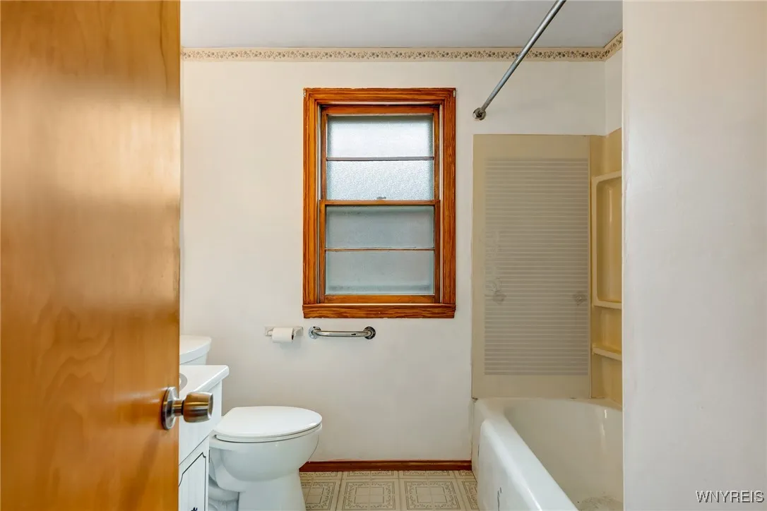 191 Eastland Parkway, Cheektowaga, New York 14225, Cheektowaga, New York 14225, 3 Bedrooms Bedrooms, 6 Rooms Rooms,1 BathroomBathrooms,Residential,For Sale,191 Eastland Parkway, Cheektowaga, New York 14225,B1628199