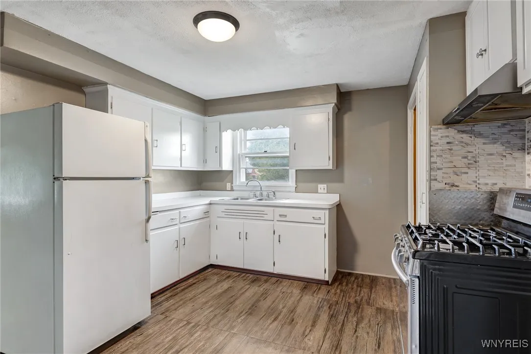 191 Eastland Parkway, Cheektowaga, New York 14225, Cheektowaga, New York 14225, 3 Bedrooms Bedrooms, 6 Rooms Rooms,1 BathroomBathrooms,Residential,For Sale,191 Eastland Parkway, Cheektowaga, New York 14225,B1628199