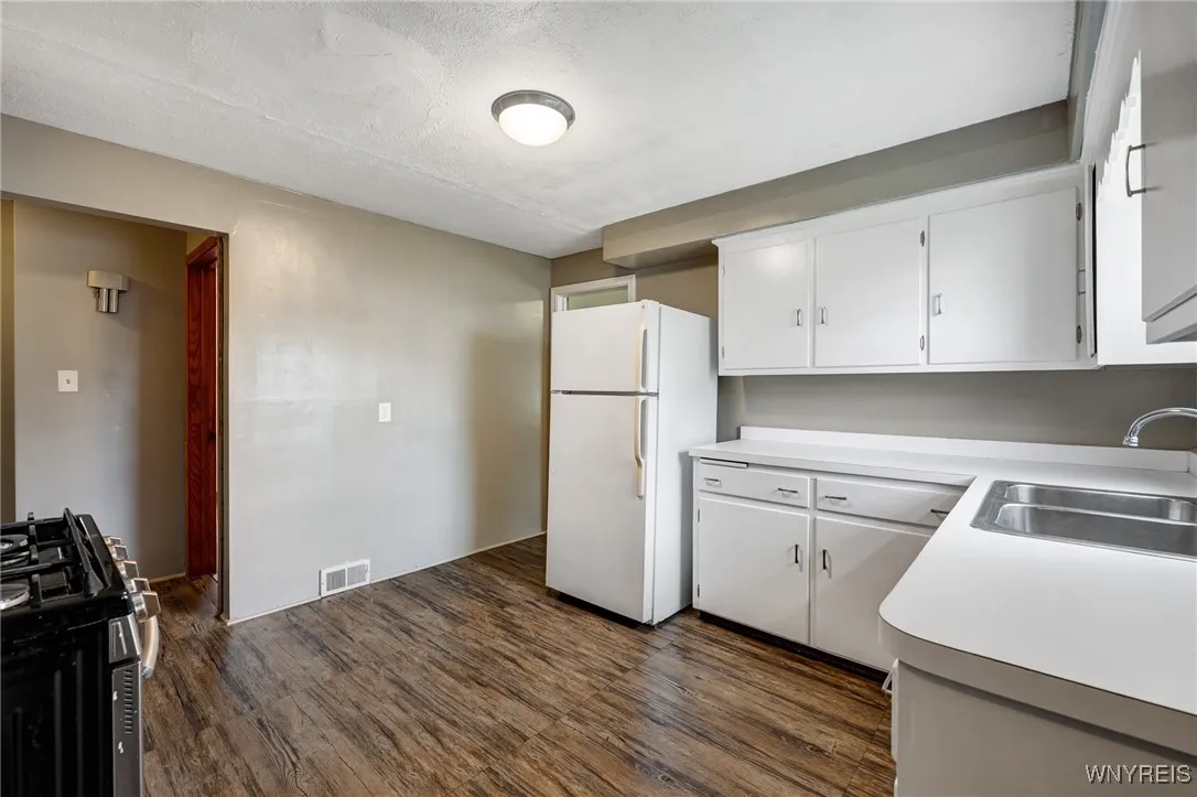 191 Eastland Parkway, Cheektowaga, New York 14225, Cheektowaga, New York 14225, 3 Bedrooms Bedrooms, 6 Rooms Rooms,1 BathroomBathrooms,Residential,For Sale,191 Eastland Parkway, Cheektowaga, New York 14225,B1628199