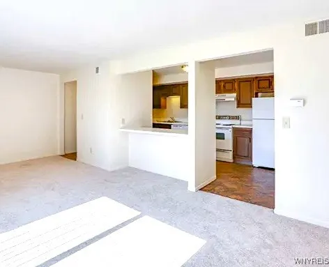 4327 Apt 4 Chestnut Ridge Road, Amherst, New York, Amherst, New York 14228, 1 Bedroom Bedrooms, 4 Rooms Rooms,1 BathroomBathrooms,Residential Lease,For Rent,4327 Apt 4 Chestnut Ridge Road, Amherst, New York ,B1628201