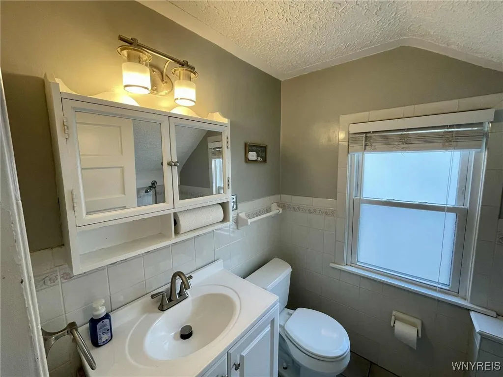 95 Columbus Avenue, Buffalo, New York 14220, Buffalo, New York 14220, 3 Bedrooms Bedrooms, 7 Rooms Rooms,2 BathroomsBathrooms,Residential,For Sale,95 Columbus Avenue, Buffalo, New York 14220,B1628004
