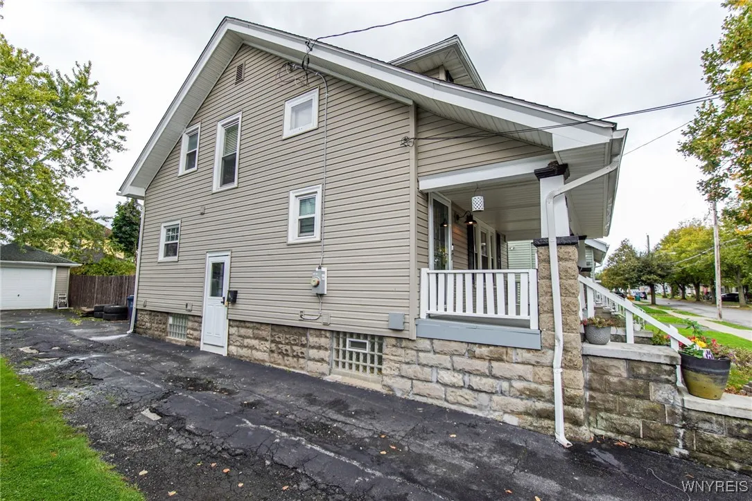 95 Columbus Avenue, Buffalo, New York 14220, Buffalo, New York 14220, 3 Bedrooms Bedrooms, 7 Rooms Rooms,2 BathroomsBathrooms,Residential,For Sale,95 Columbus Avenue, Buffalo, New York 14220,B1628004