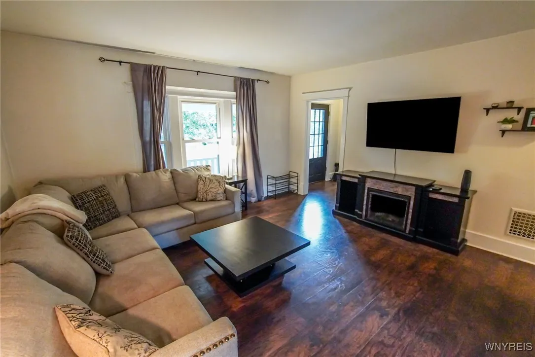 95 Columbus Avenue, Buffalo, New York 14220, Buffalo, New York 14220, 3 Bedrooms Bedrooms, 7 Rooms Rooms,2 BathroomsBathrooms,Residential,For Sale,95 Columbus Avenue, Buffalo, New York 14220,B1628004