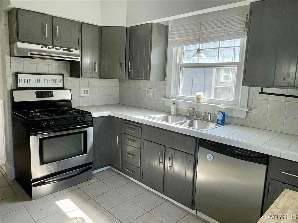 95 Columbus Avenue, Buffalo, New York 14220, Buffalo, New York 14220, 3 Bedrooms Bedrooms, 7 Rooms Rooms,2 BathroomsBathrooms,Residential,For Sale,95 Columbus Avenue, Buffalo, New York 14220,B1628004