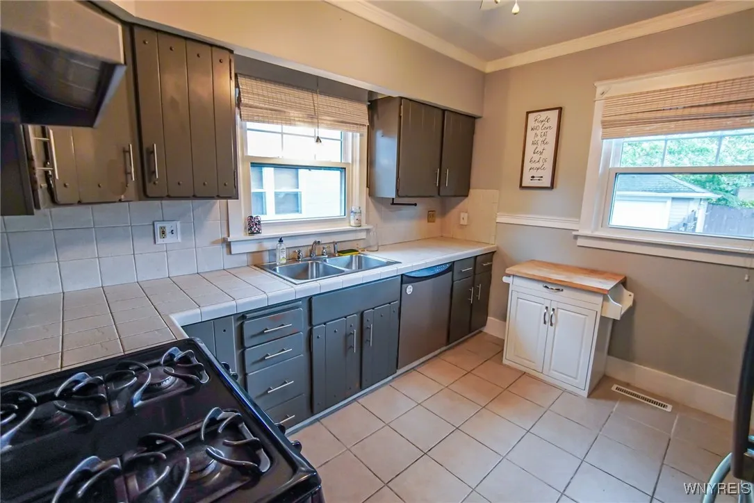 95 Columbus Avenue, Buffalo, New York 14220, Buffalo, New York 14220, 3 Bedrooms Bedrooms, 7 Rooms Rooms,2 BathroomsBathrooms,Residential,For Sale,95 Columbus Avenue, Buffalo, New York 14220,B1628004
