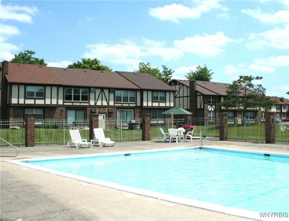 4449 Apt 8 Chestnut Ridge, Amherst, New York 14228, Amherst, New York 14228, 1 Bedroom Bedrooms, 3 Rooms Rooms,1 BathroomBathrooms,Residential Lease,For Rent,4449 Apt 8 Chestnut Ridge, Amherst, New York 14228,B1628213