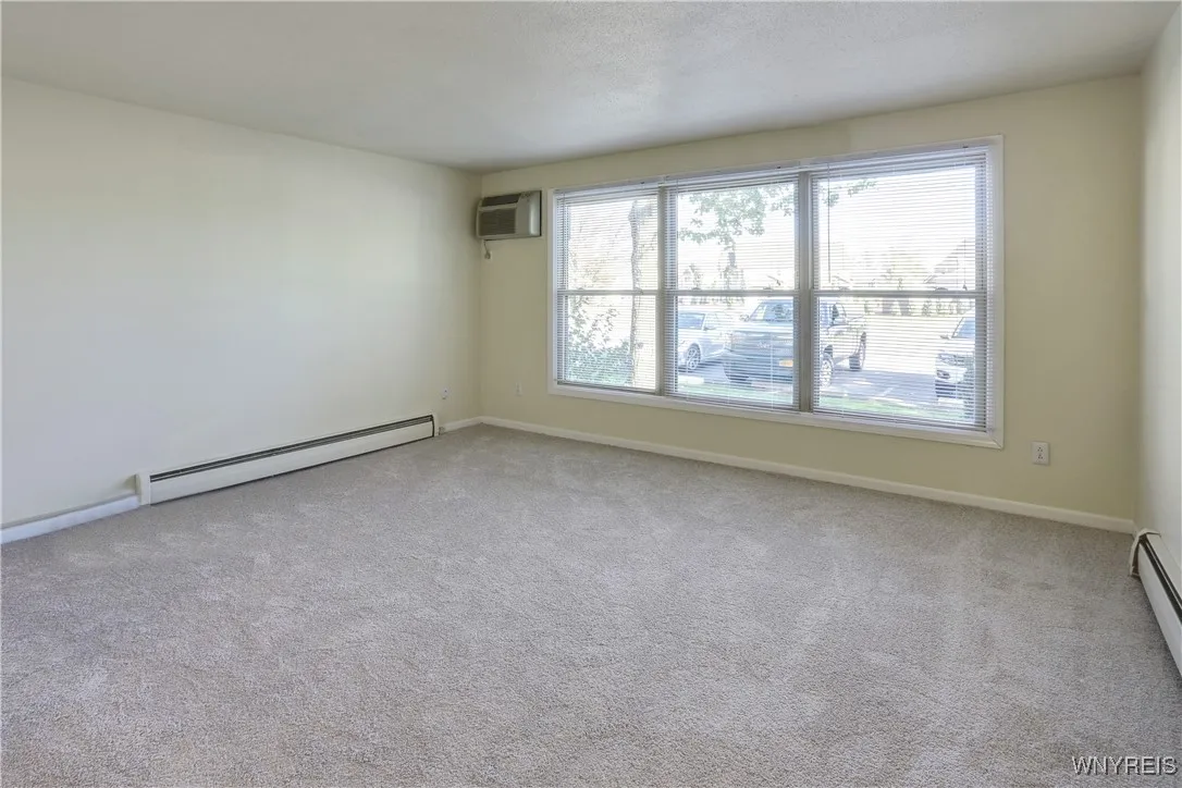 4449 Apt 8 Chestnut Ridge, Amherst, New York 14228, Amherst, New York 14228, 1 Bedroom Bedrooms, 3 Rooms Rooms,1 BathroomBathrooms,Residential Lease,For Rent,4449 Apt 8 Chestnut Ridge, Amherst, New York 14228,B1628213