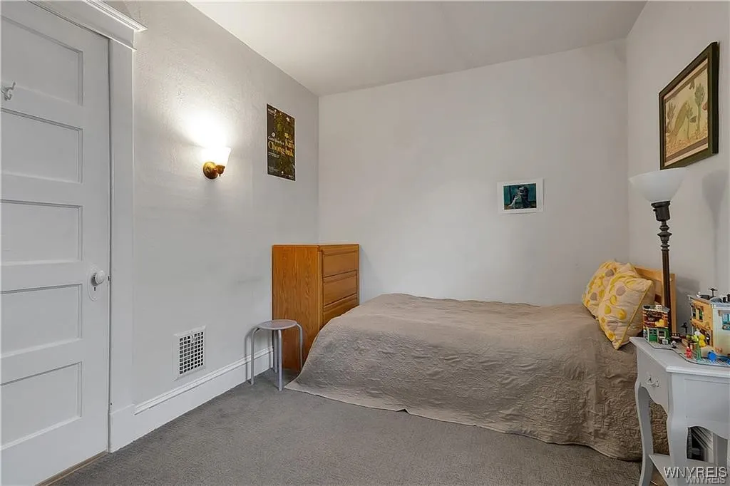 95 Inwood Place 2, Buffalo, New York 14209, Buffalo, New York 14209, 3 Bedrooms Bedrooms, 6 Rooms Rooms,1 BathroomBathrooms,Residential Lease,For Rent,95 Inwood Place 2, Buffalo, New York 14209,B1628194
