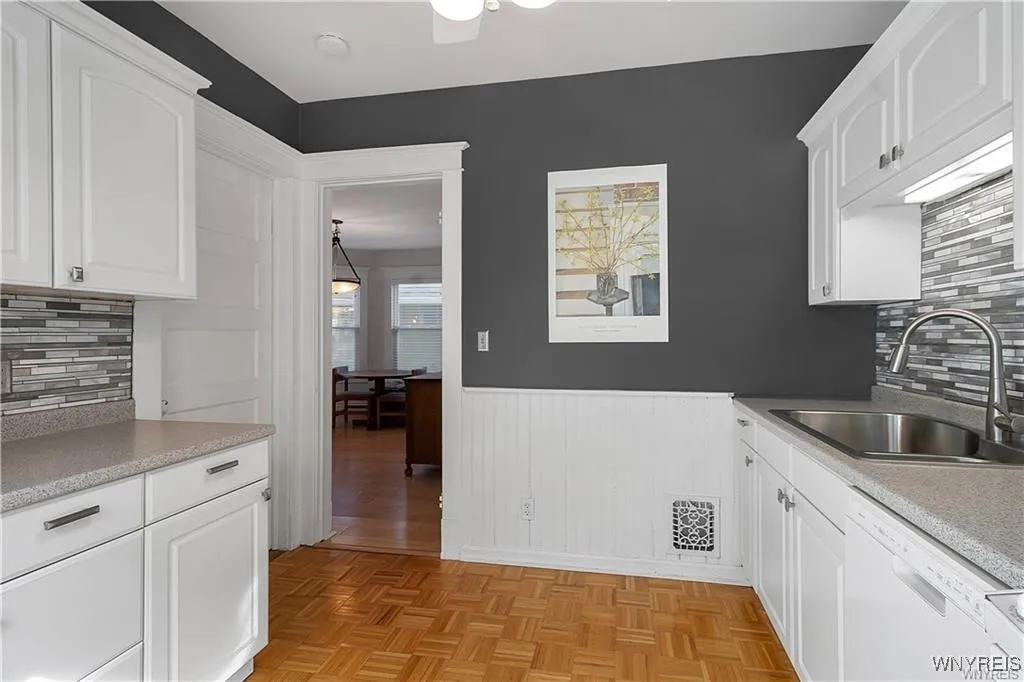 95 Inwood Place 2, Buffalo, New York 14209, Buffalo, New York 14209, 3 Bedrooms Bedrooms, 6 Rooms Rooms,1 BathroomBathrooms,Residential Lease,For Rent,95 Inwood Place 2, Buffalo, New York 14209,B1628194
