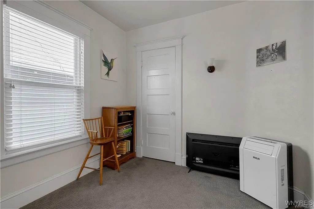 95 Inwood Place 2, Buffalo, New York 14209, Buffalo, New York 14209, 3 Bedrooms Bedrooms, 6 Rooms Rooms,1 BathroomBathrooms,Residential Lease,For Rent,95 Inwood Place 2, Buffalo, New York 14209,B1628194