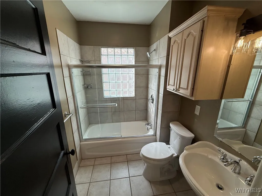 95 Inwood Place 2, Buffalo, New York 14209, Buffalo, New York 14209, 3 Bedrooms Bedrooms, 6 Rooms Rooms,1 BathroomBathrooms,Residential Lease,For Rent,95 Inwood Place 2, Buffalo, New York 14209,0,B1628194