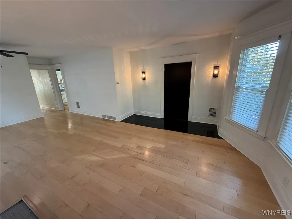95 Inwood Place 2, Buffalo, New York 14209, Buffalo, New York 14209, 3 Bedrooms Bedrooms, 6 Rooms Rooms,1 BathroomBathrooms,Residential Lease,For Rent,95 Inwood Place 2, Buffalo, New York 14209,0,B1628194