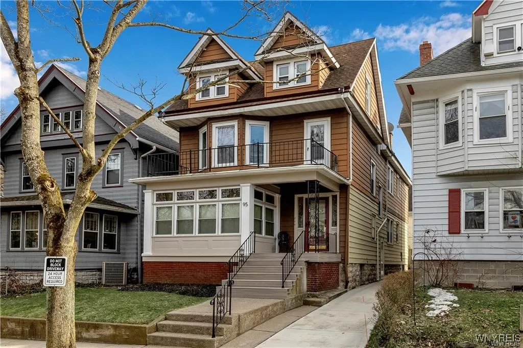 95 Inwood Place 2, Buffalo, New York 14209, Buffalo, New York 14209, 3 Bedrooms Bedrooms, 6 Rooms Rooms,1 BathroomBathrooms,Residential Lease,For Rent,95 Inwood Place 2, Buffalo, New York 14209,B1628194