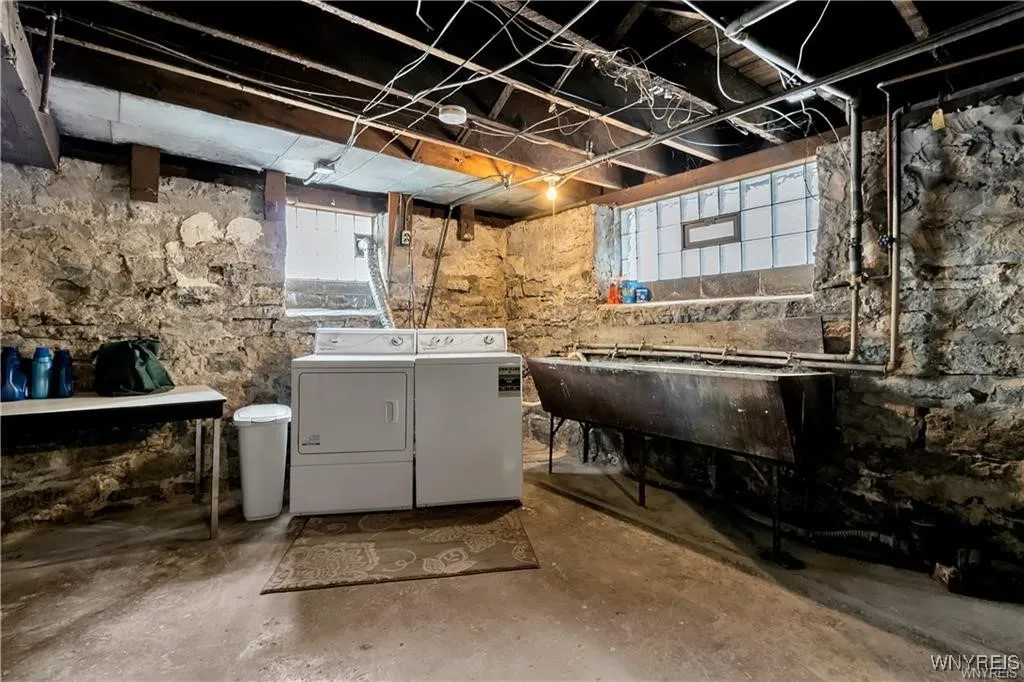 95 Inwood Place 2, Buffalo, New York 14209, Buffalo, New York 14209, 3 Bedrooms Bedrooms, 6 Rooms Rooms,1 BathroomBathrooms,Residential Lease,For Rent,95 Inwood Place 2, Buffalo, New York 14209,B1628194