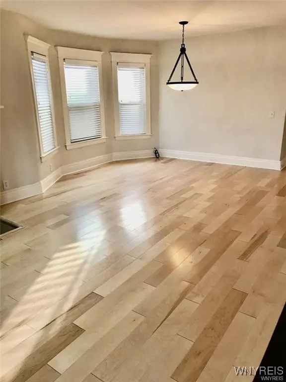 95 Inwood Place 2, Buffalo, New York 14209, Buffalo, New York 14209, 3 Bedrooms Bedrooms, 6 Rooms Rooms,1 BathroomBathrooms,Residential Lease,For Rent,95 Inwood Place 2, Buffalo, New York 14209,B1628194