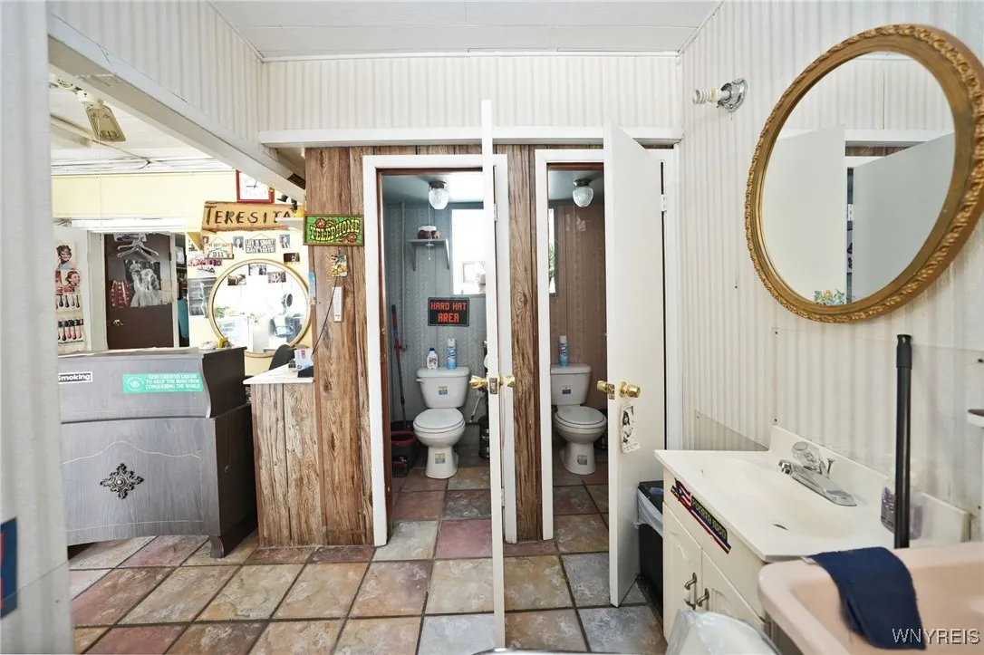 925 Abbott Road, Buffalo, New York 14220, Buffalo, New York 14220, ,Commercial Sale,For Sale,925 Abbott Road, Buffalo, New York 14220,B1628221