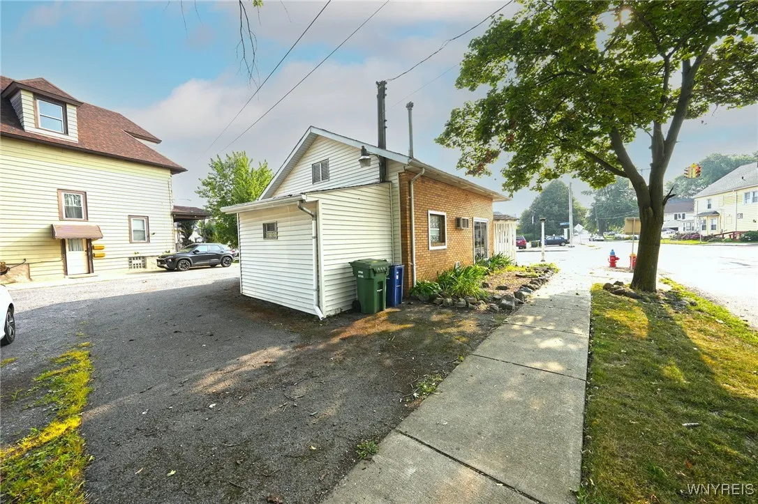 925 Abbott Road, Buffalo, New York 14220, Buffalo, New York 14220, ,Commercial Sale,For Sale,925 Abbott Road, Buffalo, New York 14220,B1628221