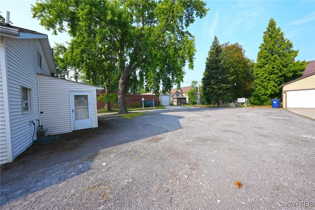 925 Abbott Road, Buffalo, New York 14220, Buffalo, New York 14220, ,Commercial Sale,For Sale,925 Abbott Road, Buffalo, New York 14220,B1628221