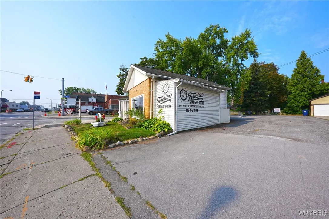 925 Abbott Road, Buffalo, New York 14220, Buffalo, New York 14220, ,Commercial Sale,For Sale,925 Abbott Road, Buffalo, New York 14220,B1628221