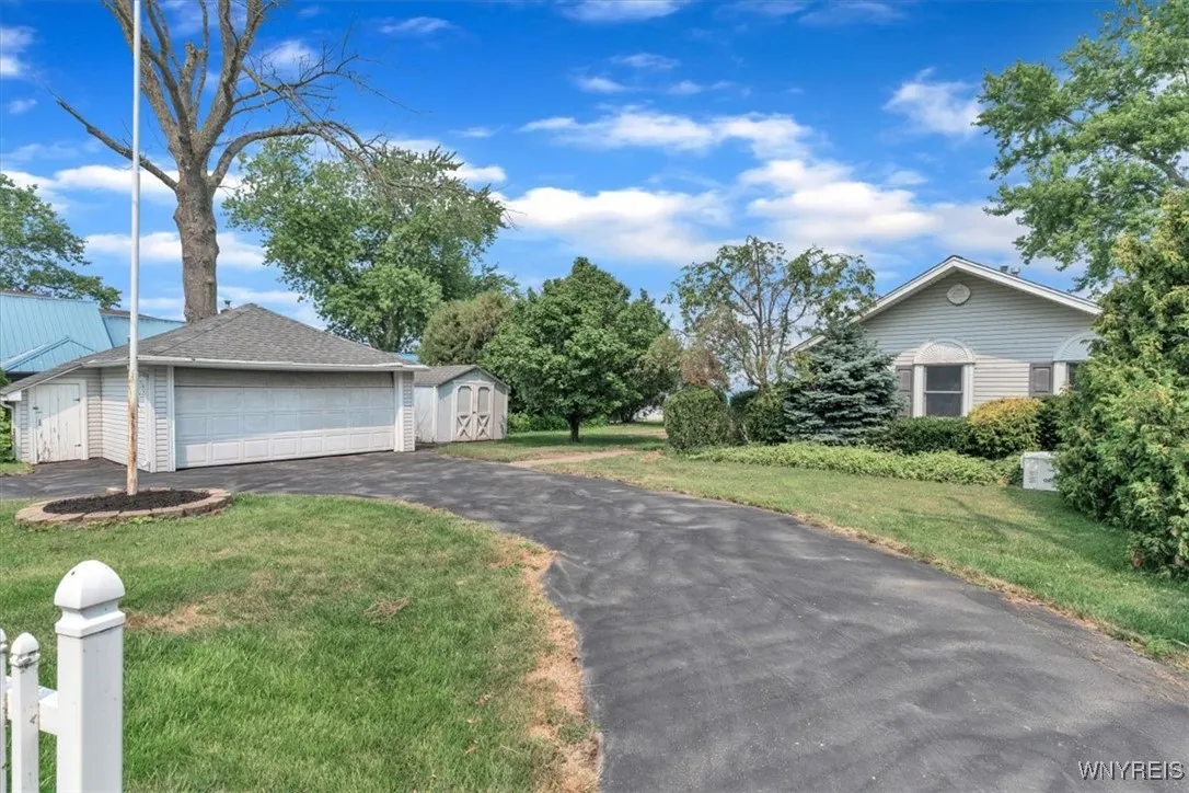 3073 Maple Avenue, Wilson, New York 14172, Wilson, New York 14172, 2 Bedrooms Bedrooms, 6 Rooms Rooms,1 BathroomBathrooms,Residential,For Sale,3073 Maple Avenue, Wilson, New York 14172,0,B1627498